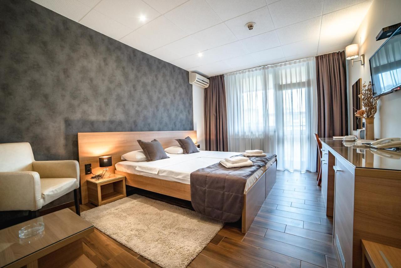 Hotel Novi Sad Bagian luar foto