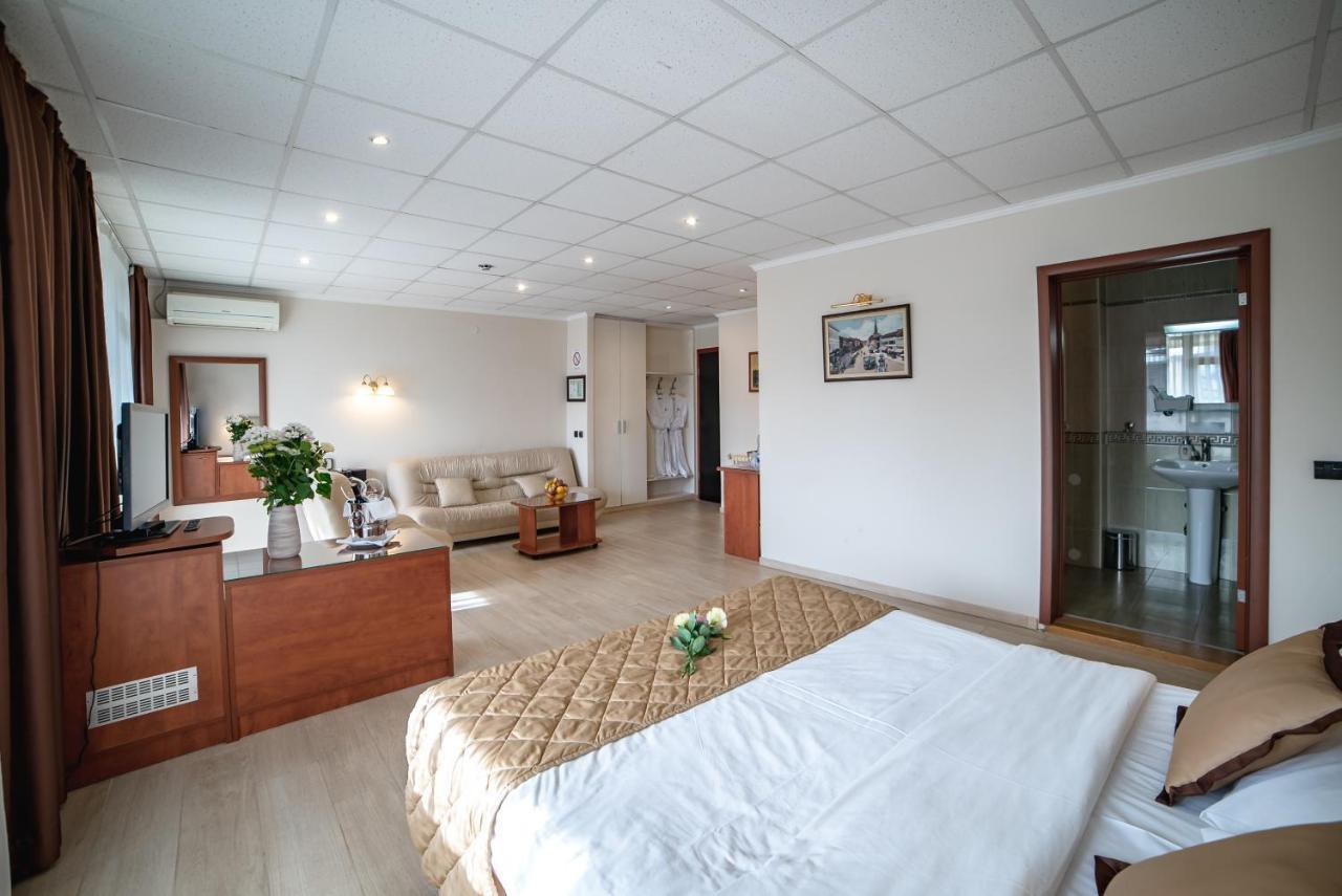 Hotel Novi Sad Bagian luar foto