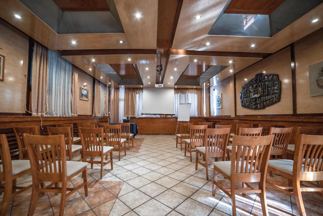 Hotel Novi Sad Bagian luar foto